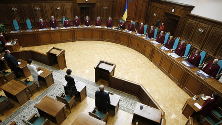 Янукович назначил нового судью Конституционного суда