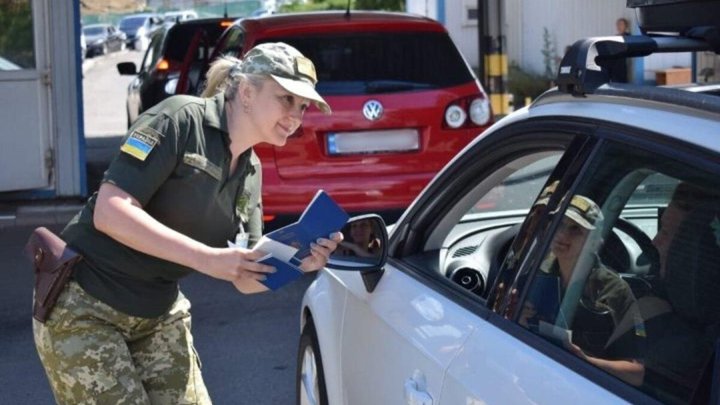 Увеличилось количество автобусов: в ГПСУ назвали лучшее время для пересечения границы без очередей