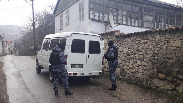 Обыски в оккупированном Крыму: силовики пришли сразу по нескольким адресам