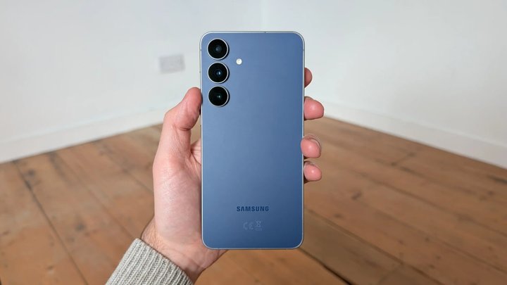 Бюджетный флагман Samsung испытали на производительность: что показали тесты (фото)