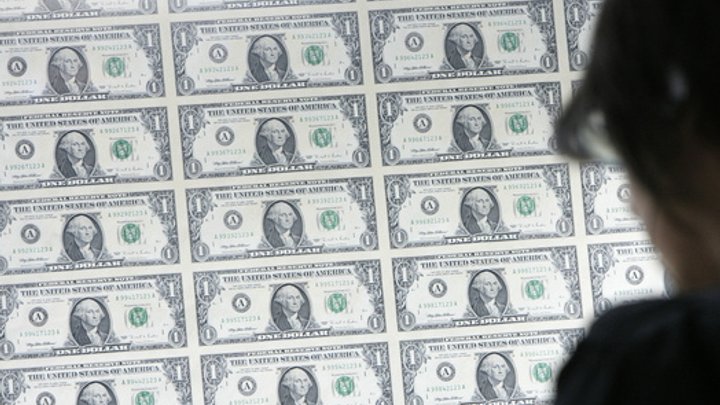 Угроза дефолта в США не лишила доллар статуса ведущей мировой валюты - глава ЦБ Австрии
