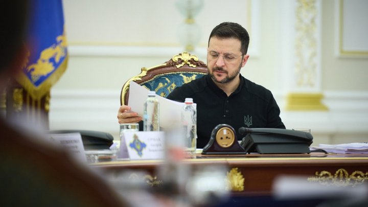 Зеленский — четвертый в рейтинге доверия украинцев: кто лидирует — опрос КМИС