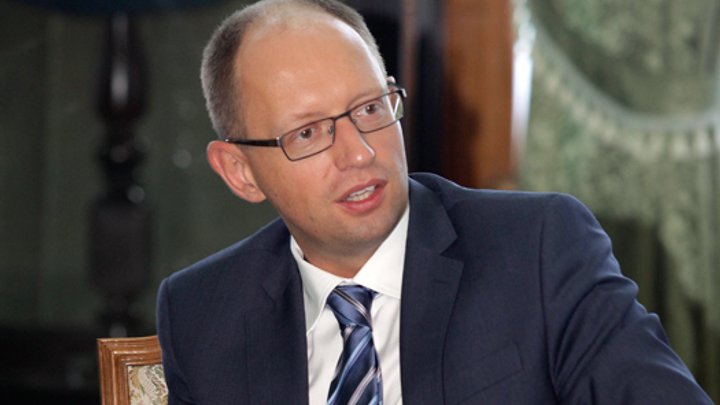 Яценюк уверяет, что не пользуется услугами политтехнологов