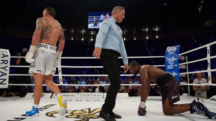 Це не нокдаун Усика: WBA винесла вердикт щодо спірного удару Дюбуа нижче пояса (відео)