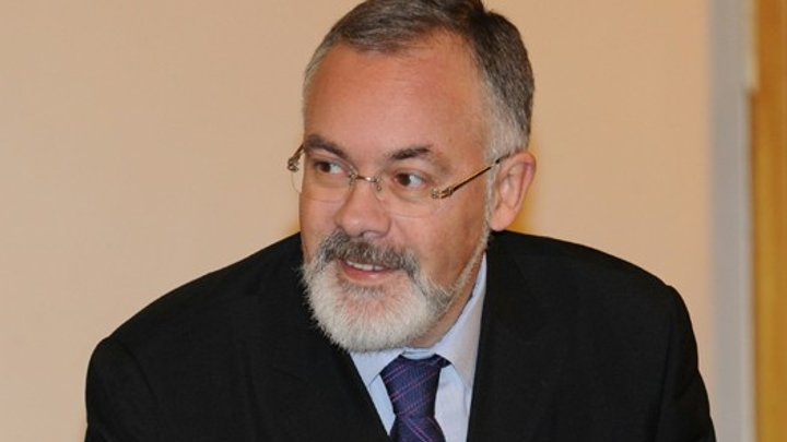 Табачник рассказал, за сколько минут можно проверить подлинность диплома