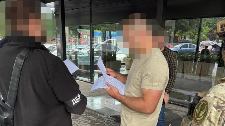 Знущання у полку "Скеля": ДБР затримало бійця за підозрою у побитті капелана та офіцера