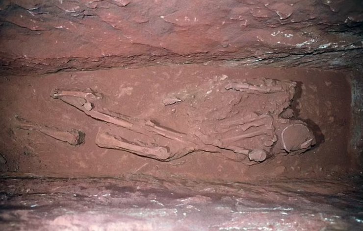 Ель-Хазна, останки