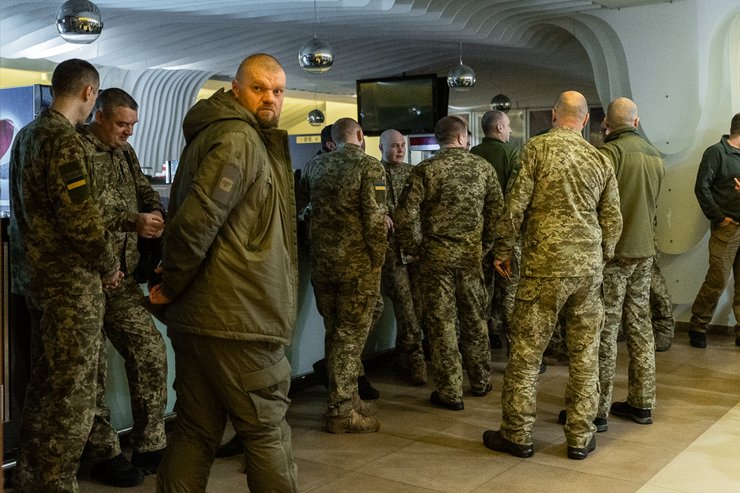 Мирний 21, фільм Мирний 21, Мирний 21 прем'єра, Мирний 21 рецензія, Мирны1 21 відгуки, Ахтем Сеітаблаєв, режисер Ахтем Сеітаблаєв, фільм Ахтема Сеітаблаєва, фільми про війну, фільм про війну в Україні, Луганський погранторяд