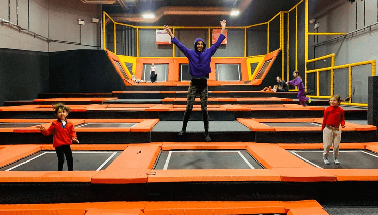 Женщина сыроед, веган-сыроед, вегетарианство, необычная диета, фрукты и овощи,  воспитывает своих детей как фрукторианцев