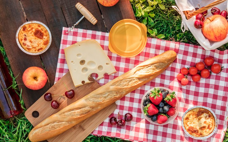 фото, скатерть в красно-белую клетку, пикник