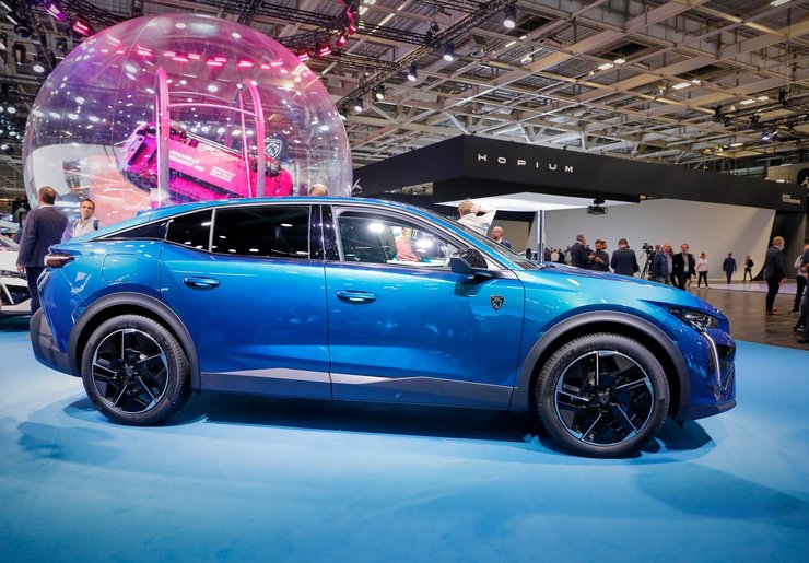 Паризький автосалон 2022, Паризький автосалон, автошоу в Парижі, Peugeot 408, Mercedes EQE, Jeep Avenger, Renault 4,