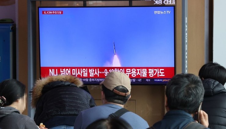 пуск ракеты корея, северная корея ракеты, кндр ракеты