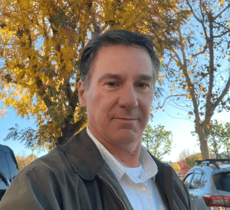 Кен Джонсон, власник будинку