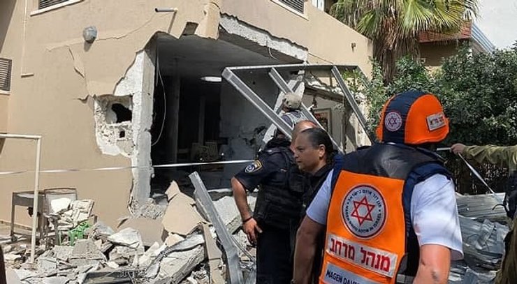 попадание ракеты в дом, израиль, фото