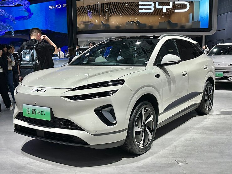 Автомобиль BYD Sea Lion 06