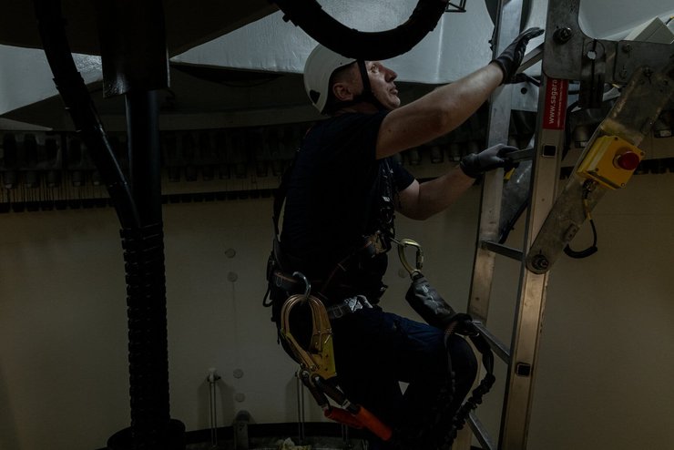 ремонт електростанції, електрик