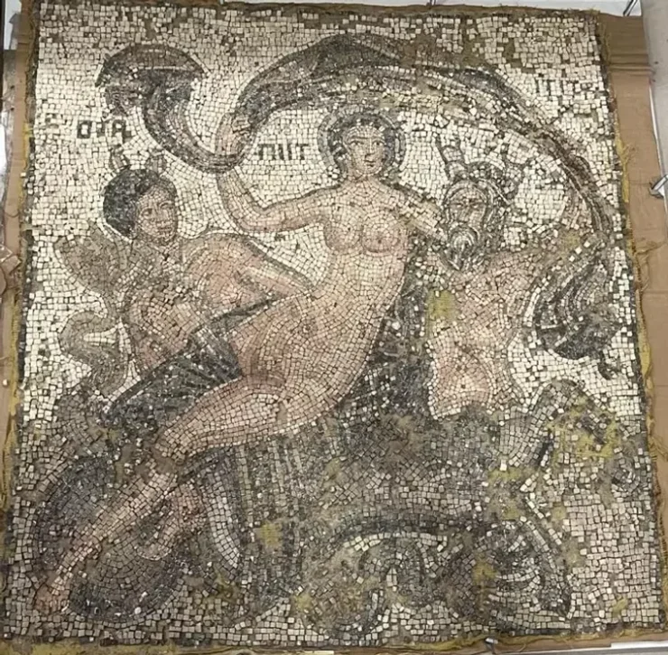 археологи обнаружили древнюю мозаику