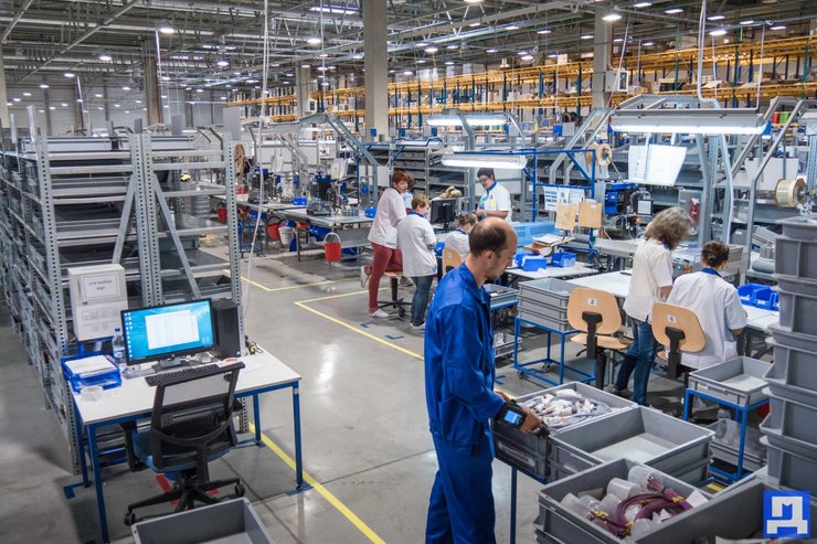 Прежде чем приглашать в страну трудовых мигрантов, нужно убедиться, что сделано все возможное для возвращения украинцев, говорит Глеб Вышлинский