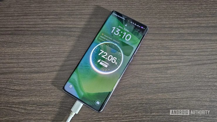 Смартфон на зарядці