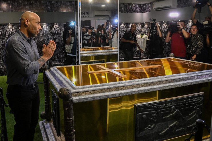 пеле, пеле помер, пеле мавзолей, де похований пеле