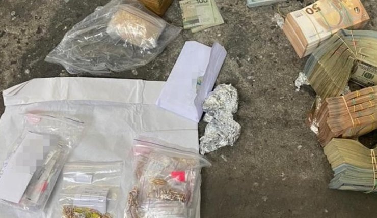 СБУ, контрабанда, золото, сигареты, дипломаты, документы