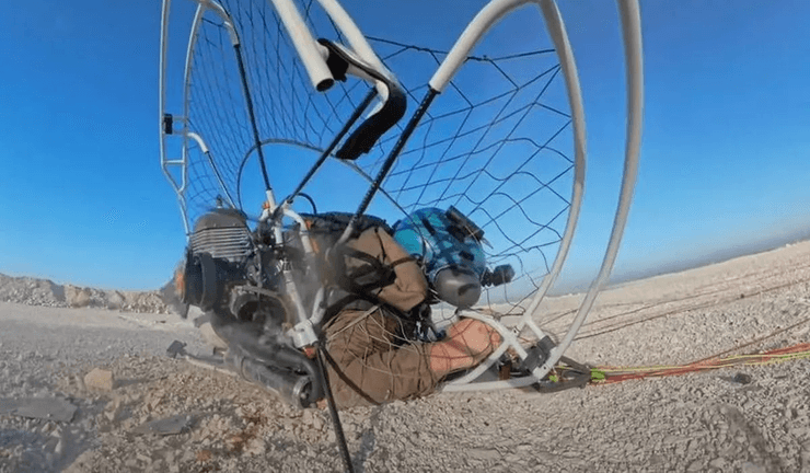 Блогер упал с высоты 30 метров, блогер, ютубер, параплан, мотопараплан, падение с высоты, выжил после падения, упал с неба