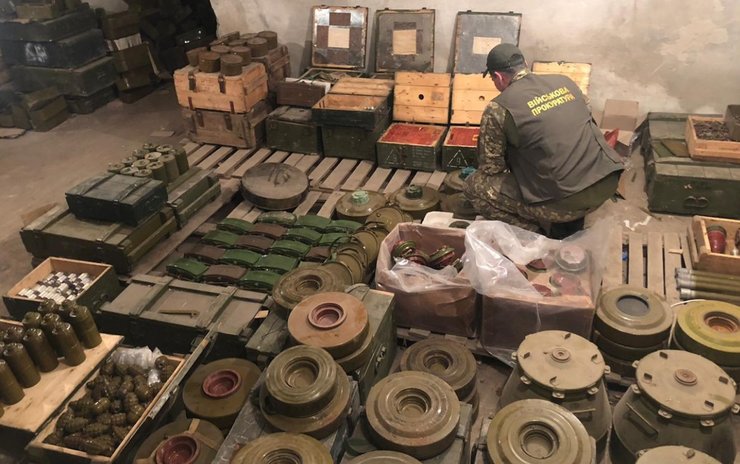 схрон оружия, арсенал, оружие, офис генпрокурора, боеприпасы