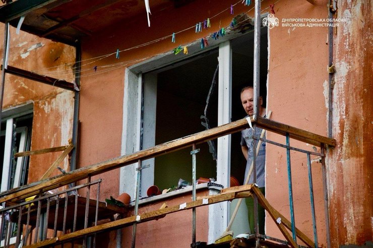 РФ вдарила по п'ятиповерхівці у Дніпрі