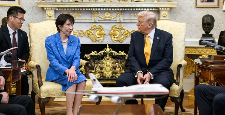 дональд трамп санае такаїчі