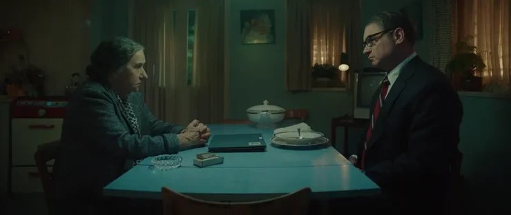 Golda Meir (Helen Mirren) and Henry Kissinger (Liev Schreiber)