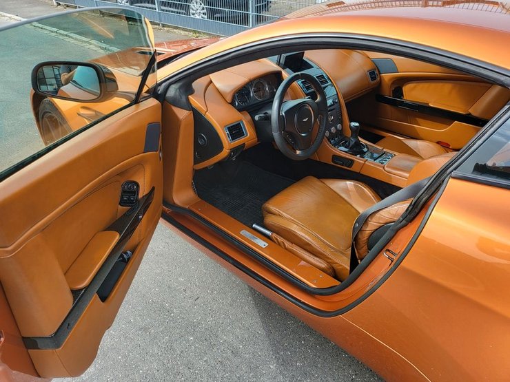 салон Aston Martin V8 Vantage, Aston Martin V8, суперкар Aston Martin