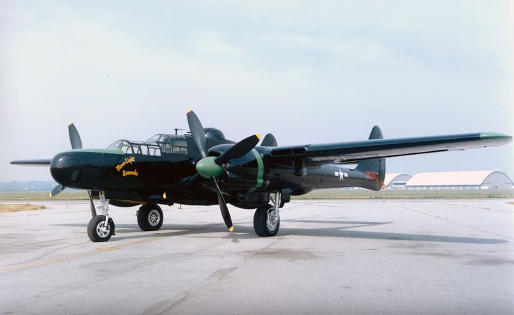 Американский штурмовик P-61, черная вдова, Northrop P-61 Black Widow, лучший истребитель, легендарный самолет, история авиации, самолеты Второй мировой войны