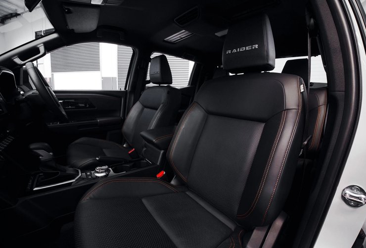 Салон Mitsubishi L200