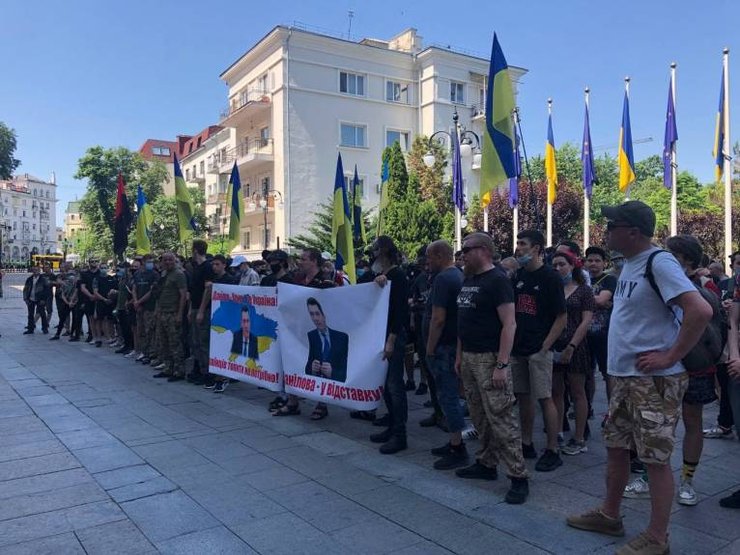 акція, офіс президента, відставка данилова, фото