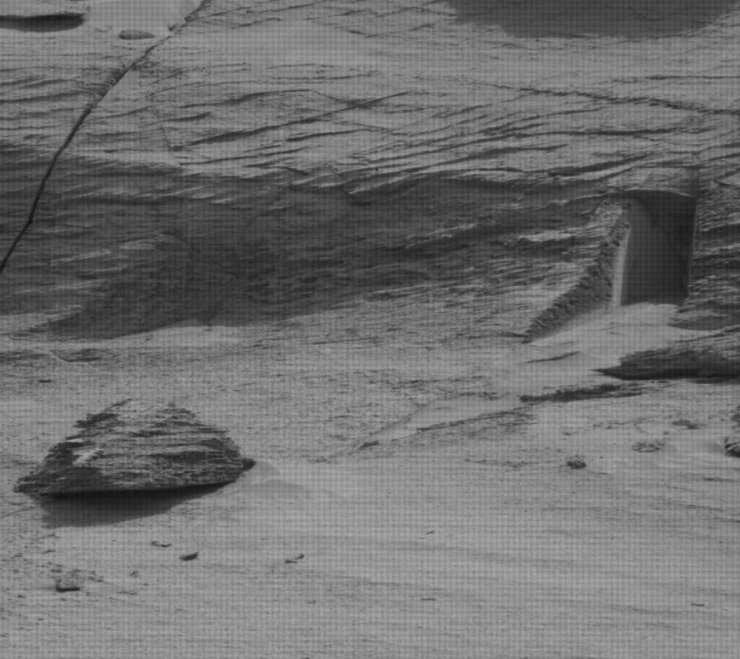 Инопланетянин и загадочные двери: что обнаружил Curiosity за 5000 дней на Марсе