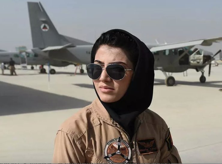 Афганская девушка-пилот Нилуфар Рахмани. Buzz Feed ее называл "иконой феминизма".
