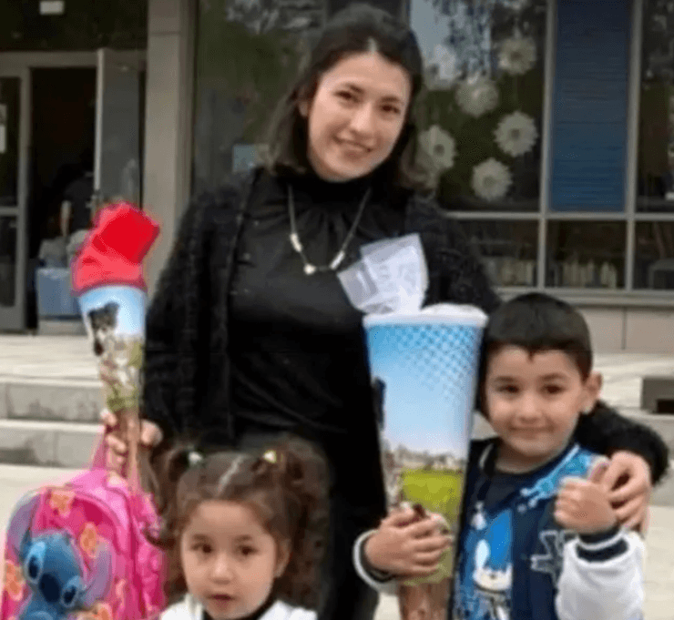 Мать с детьми