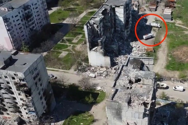Мариуполь трупы военные преступления грузовики гуманитарка ВС РФ
