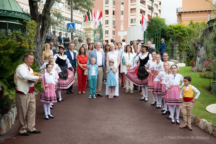 княгиня шарлен, князь альбер, монако, принцесса габриэлла, принц жак, княжество монако, пикник