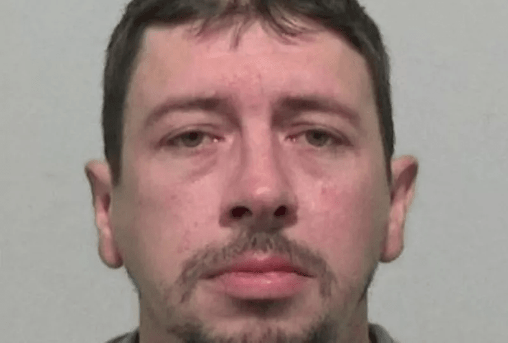 Преступник, грабитель, грабитель уснул в доме, взломщик, суд, фоторобот,