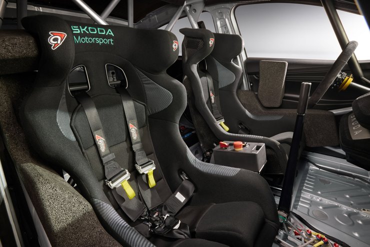 Салон Skoda Enyaq RS Race, электромобиль Skoda, кроссовер Skoda