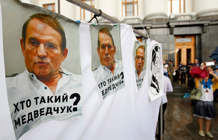 Виктор Медведчук, офис президента, пикет, нацкорпус