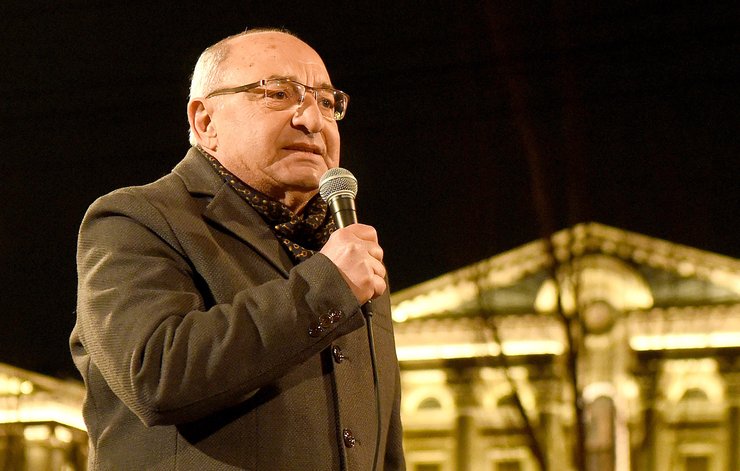 Вазген Манукян, Армения, министр обороны