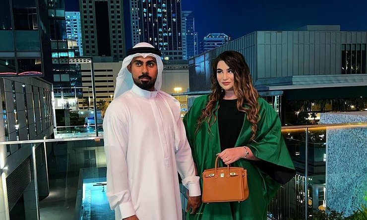 Дружина мільйонера, багата домогосподарка, курйози, діти, розкішне життя, любить витрачати гроші, вважає себе принцесою, сім'я