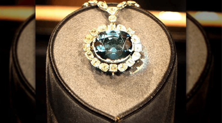 Втрачені історичні артефакти, індіанські артефакти, англійські поселенці, конфлікт, символіка, зник, Французька революція, Марія-Антуанетта, пограбування, коштовності французької корони, червона коштовність