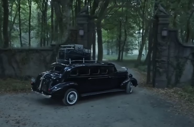 авто сериал Уэнздей