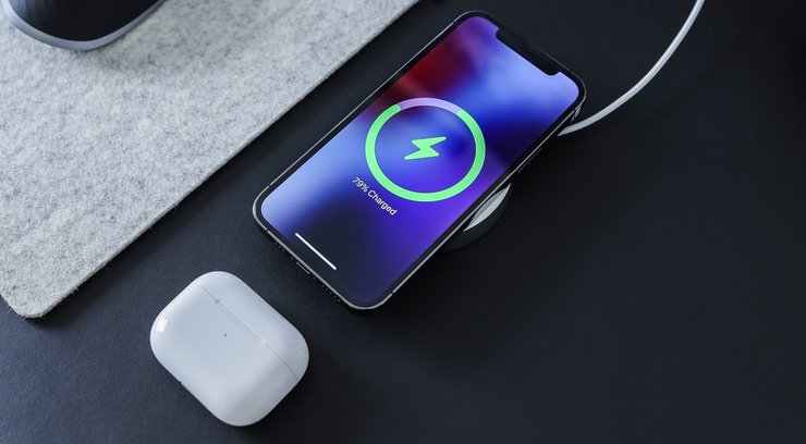 смартфон, зарядка