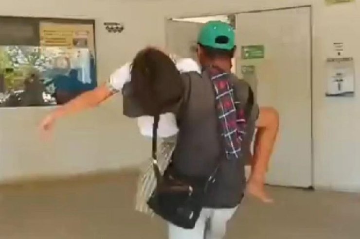 Мужчина, девушка, школьница, школа, обморок