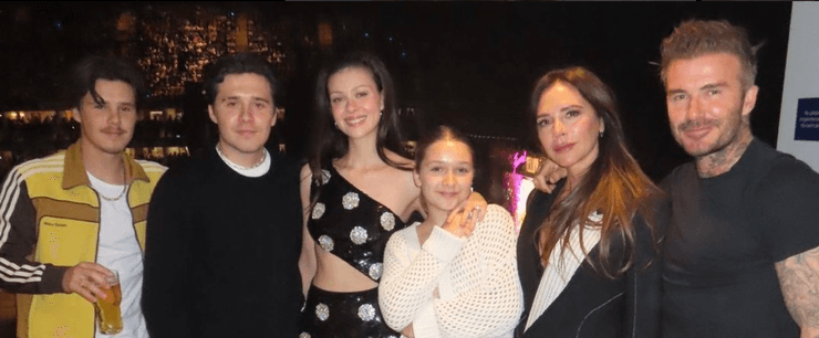 Виктория и Дэвид Бекхэм с семьей