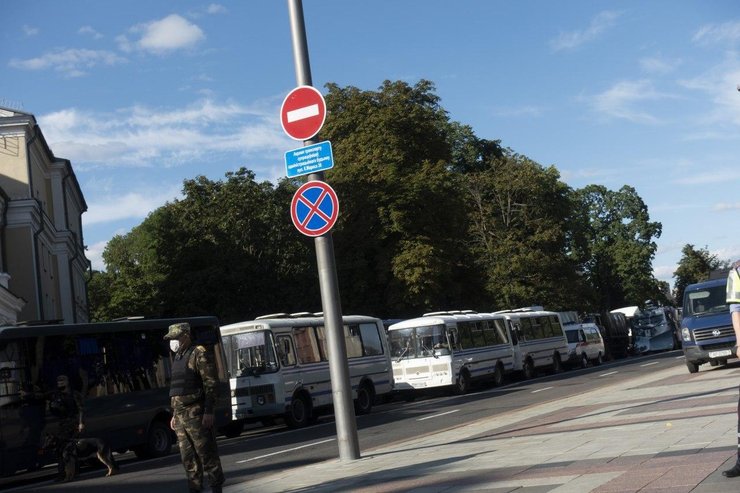 Военная техника возле администрации президента Беларуси